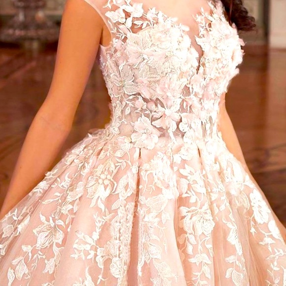 Gorgeous Wedding Gown - Picture 5 of 6